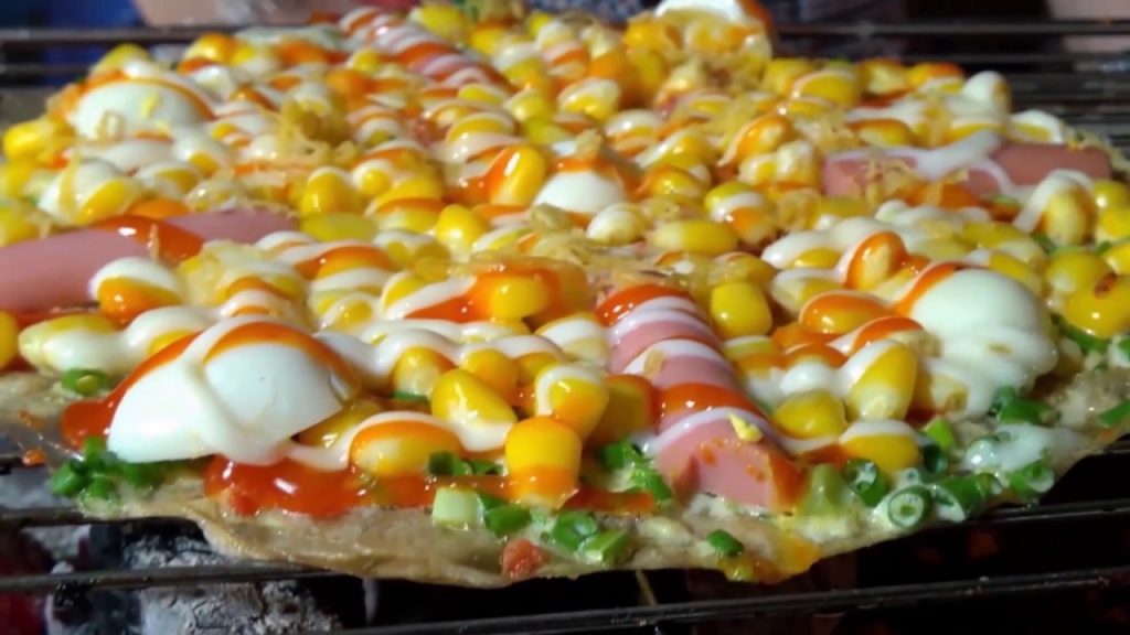Bánh tráng nướng ở Đà Lạt được coi như pizza Việt Nam