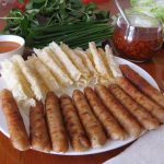 Những món nên ăn ở Đà Lạt không thể bỏ qua nem nướng và chả ram bắp.