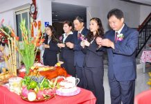 Chuẩn bị lễ và khấn khai trương tùy theo quy mô