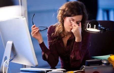 Hạn chế sử dụng máy tính, tivi tránh mỏi mắt