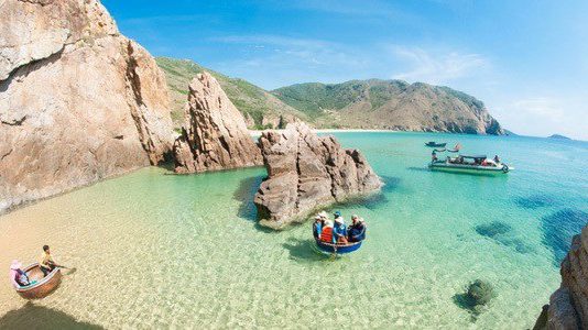 Quy Nhơn Bình Định có gì chơi và có nên đi Quy Nhơn không? Bãi biển Kỳ Co có vẻ đẹp làm mê đắm lòng người