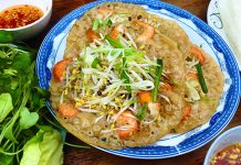 Món bánh xèo tôm nhảy nổi tiếng tại Quy Nhơn