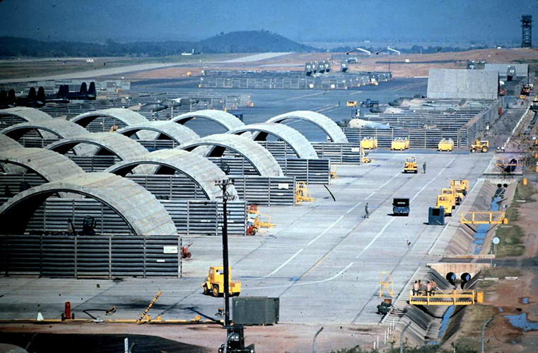 Hình ảnh sân bay Phù Cát ngày xưa